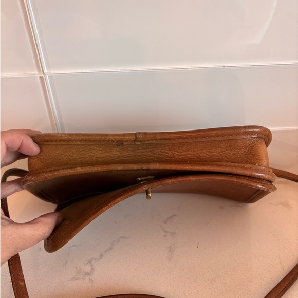 Vintage Coach Dinky Tan Leather Crossbody Bag - Picture 6 of 14